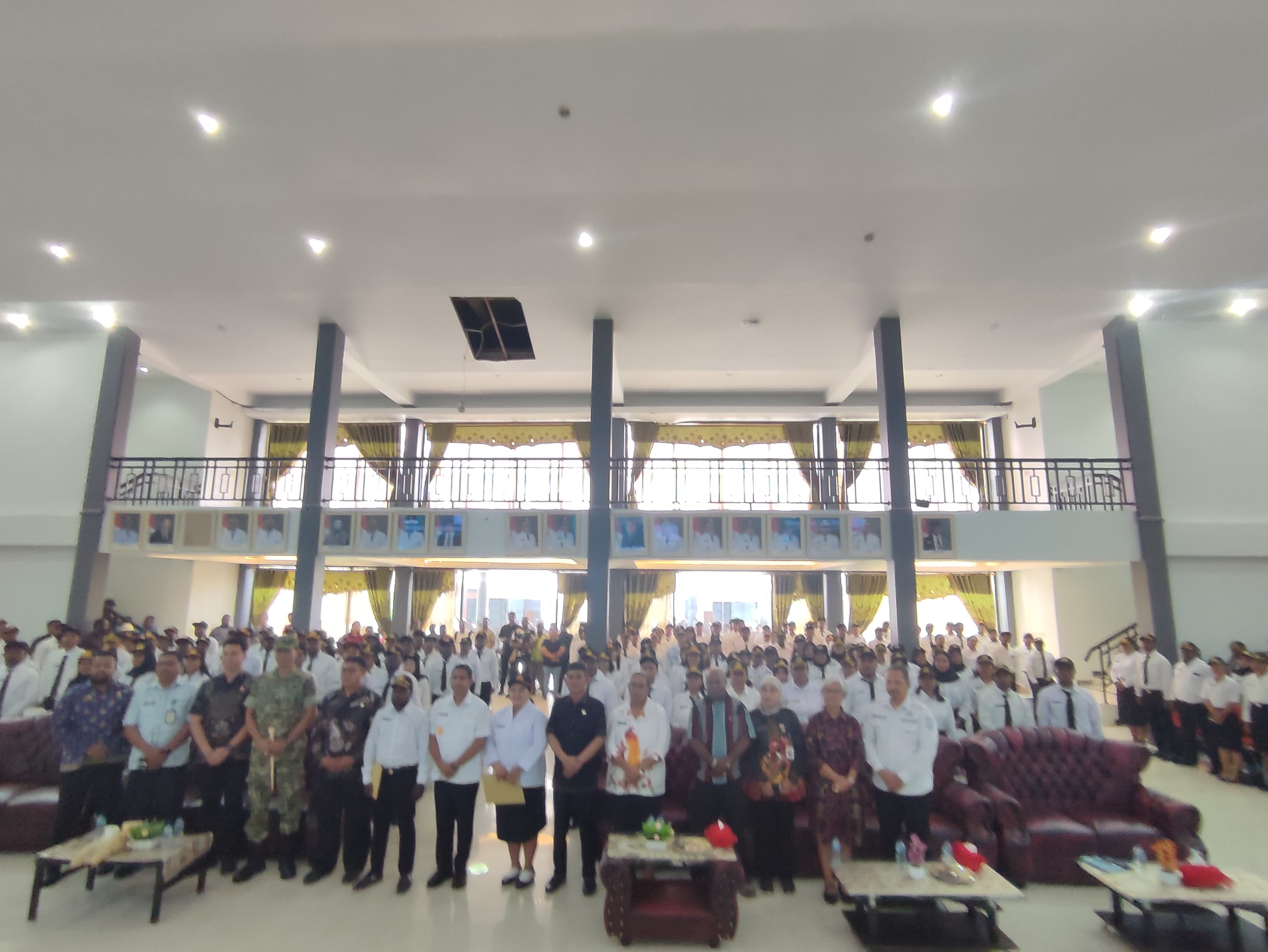 Serahkan SK CPNS Formasi 2024, Bupati Yohanis Manibuy Minta CPNS Dedikasikan Potensi Inovasi Terbaik